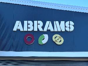 Realizzazione Lettere luminose 3D in plexiglass - Abrams