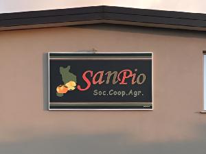 Realizzazione Insegna non luminosa con pannello in dibond - Coop. San Pio