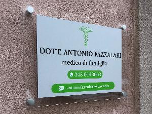 Realizzazione targa in plexiglass e dibond alluminio - Studio medico