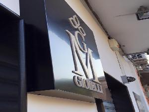 Realizzazione Insegna luminosa a cassonetto in dibond con lettere a rilievo - M Gioielli