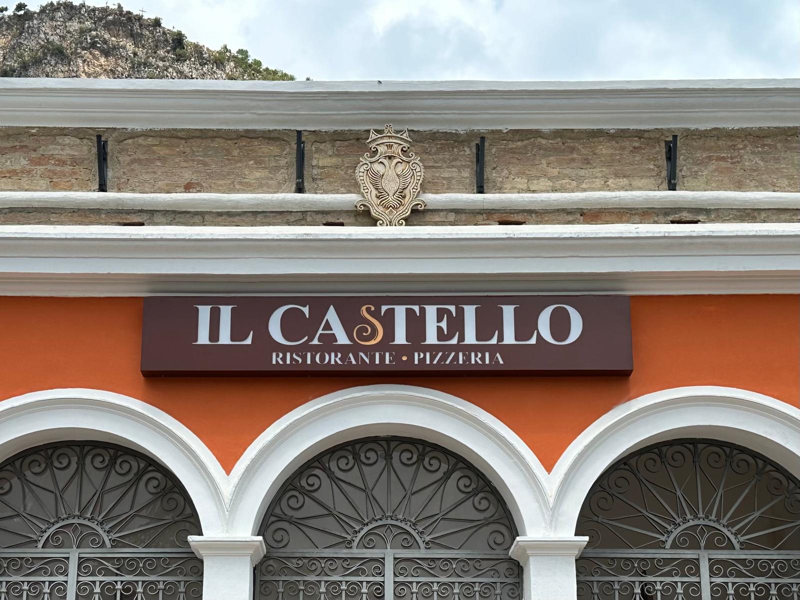 Insegna traforata luminosa - Ristorante il castello